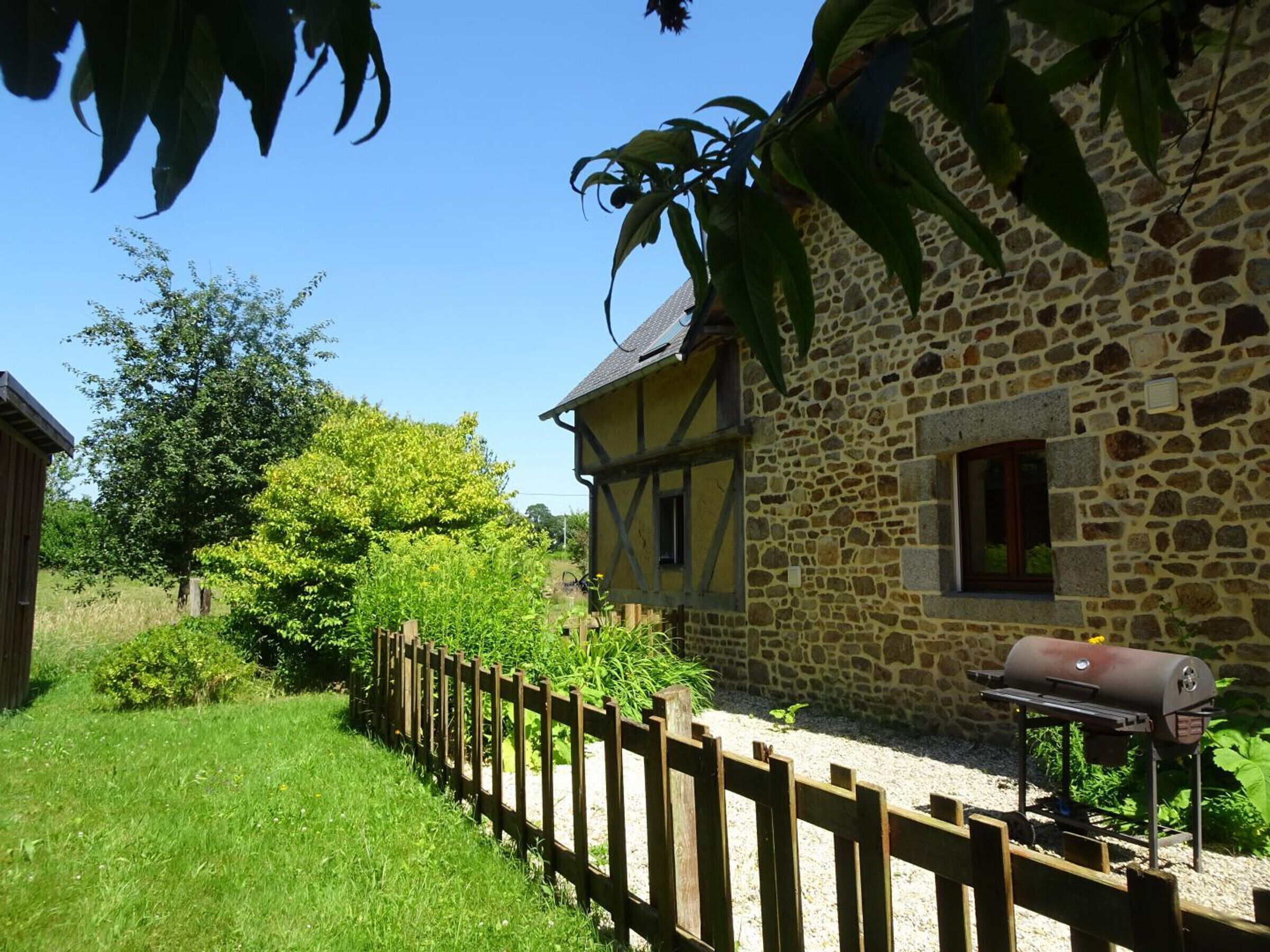 المنطقة المحيطة بالمنشأة