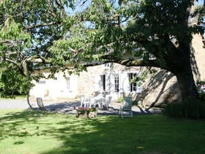 Property grounds - Country house in Saint-Loup with garden (Saint-Loup)