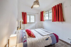 2 chambres, fer et planche à repasser