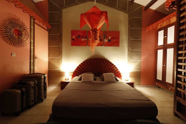 1 bedroom, iron/ironing board, travel cot, free WiFi