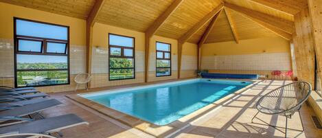 Piscine intérieure, piscine chauffée