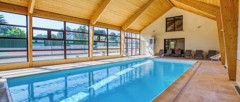 Alberca techada y alberca climatizada