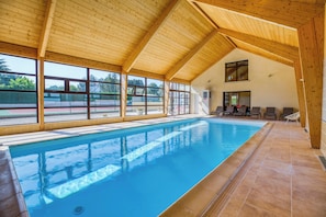 Indoor pool, a heated pool - Homerez - House in Villentrois-Faverolles-en-Berry (Villentrois-Faverolles-en-Berry)
