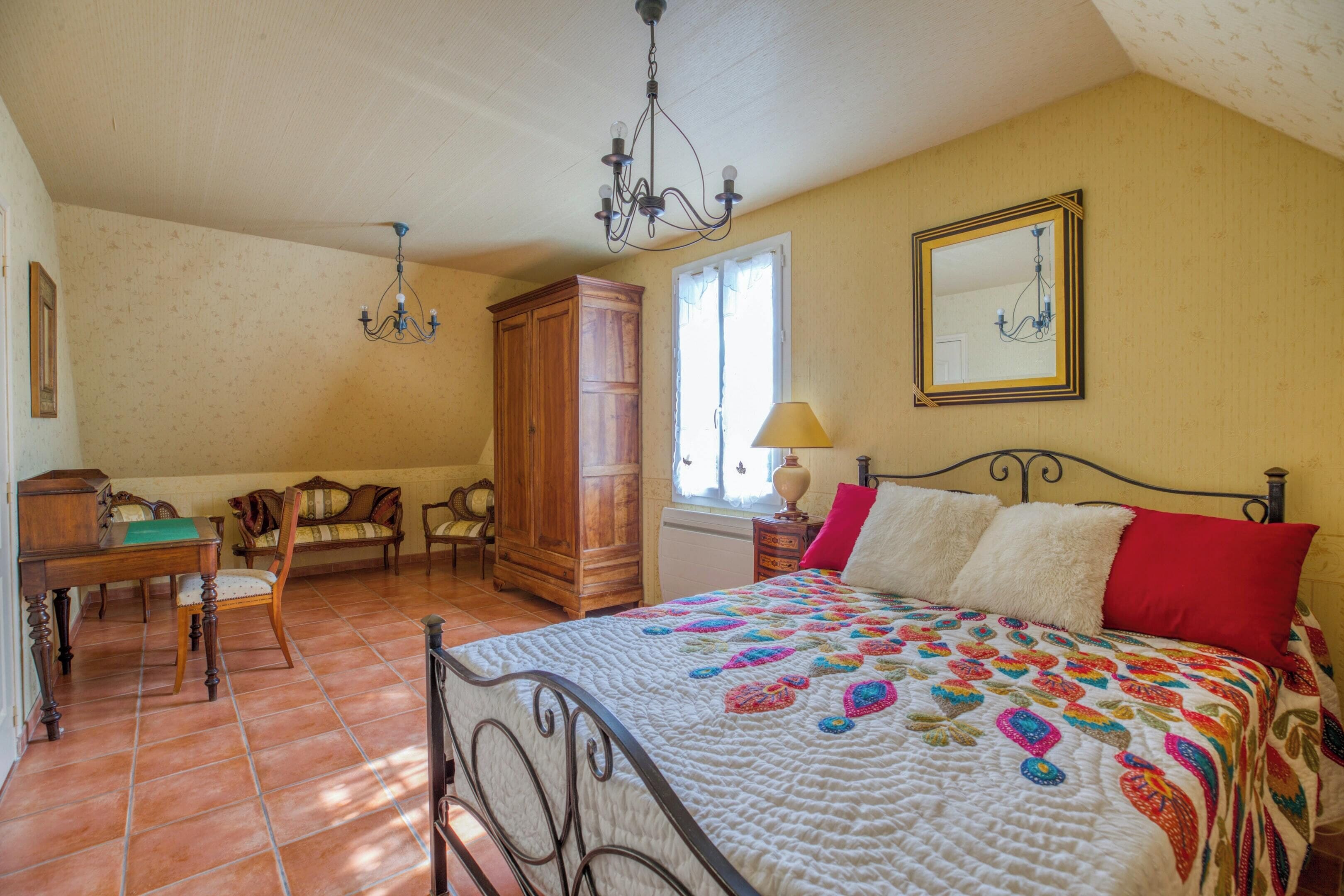 4 Schlafzimmer, Schreibtisch, Bügeleisen/Bügelbrett, Internetzugang