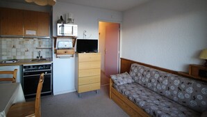 TV - Cozy studio for 2 near slopes with balcony and parking – Auris en Oisans (Auris)