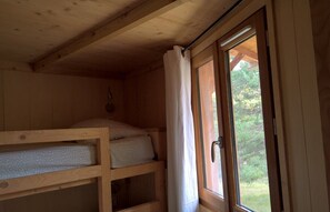 3 bedrooms, WiFi - Logement insolite super confort, piscine chauffée (Entrepierres)