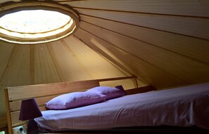 3 bedrooms, WiFi - Logement insolite super confort, piscine chauffée (Entrepierres)