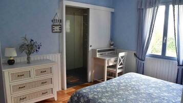 5 bedrooms, iron/ironing board, internet