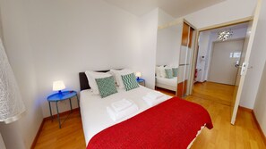 3 dormitorios, tabla de planchar con plancha, wifi gratis y ropa de cama