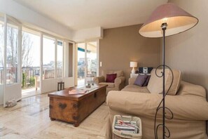 TV connectée, lecteur de DVD, chaßne hi-fi, espaces bureaux