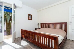 2 bedrooms, desk, iron/ironing board, travel cot