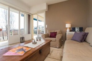 Smart TV, DVD player, stereo, offices