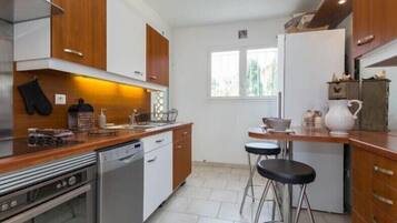 KylskÄp, mikrovÄgsugn, ugn och spishÀll