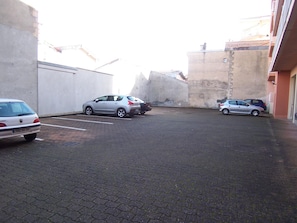 Property grounds - Charming Studio in Central Arcachon with Parking, Walk to Beach and Shops (Arcachon)