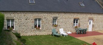 Charming 2-Bedroom House with Garden, BBQ, and Fireplace in Vicq-sur-Mer