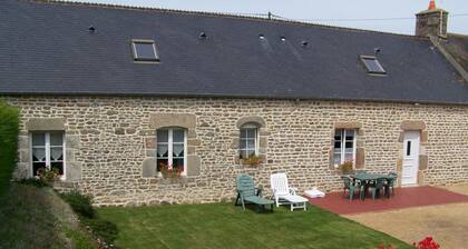 Charming 2-Bedroom House with Garden, BBQ, and Fireplace in Vicq-sur-Mer