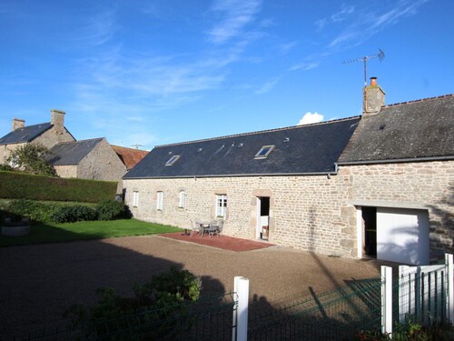 Charming 2-Bedroom House with Garden, BBQ, and Fireplace in Vicq-sur-Mer