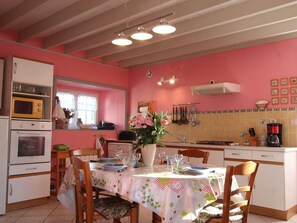 Réfrigérateur, four à micro-ondes, lave-vaisselle