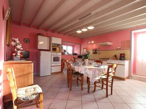 Kjøleskap, mikrobølgeovn og oppvaskmaskin