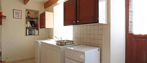 Fridge, microwave