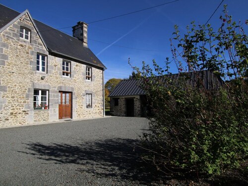 Charming cottage near beaches with private garden, pets allowed