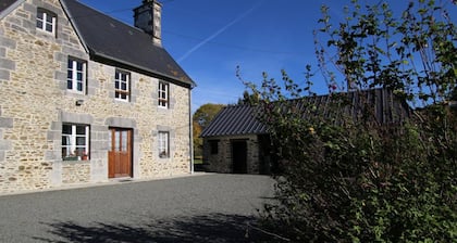 Charming cottage near beaches with private garden, pets allowed