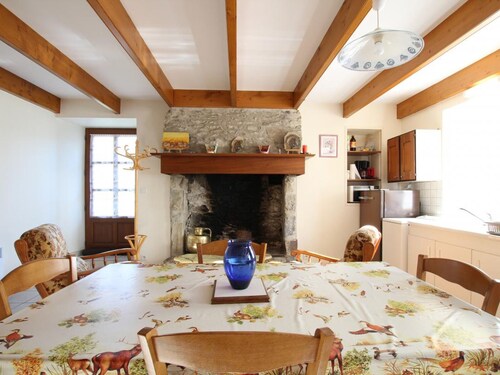 Charming cottage near beaches with private garden, pets allowed