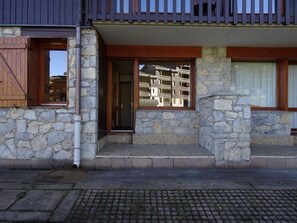 Exterior detail - Divisible studio with terrace, pets allowed (Valmorel)