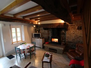 Dining - Charming house for 4, private garden in Grand-Celland (Le Grand-Celland)