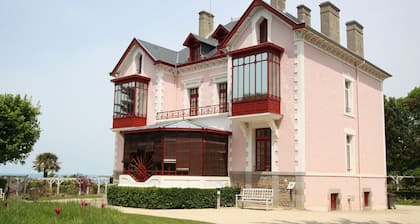 Family-Friendly Seaside Home in Bréhal: 2BR, Terrace, Barbecue, Parking, Pets Welcome, Wifi