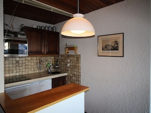 Microwave, oven, dishwasher, coffee/tea maker
