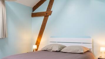 3 bedrooms, travel crib, free WiFi, bed sheets