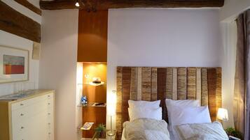 1 bedroom, in-room safe, iron/ironing board, free WiFi