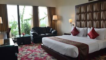 Premier Club Room | Premium bedding, minibar, in-room safe, rollaway beds