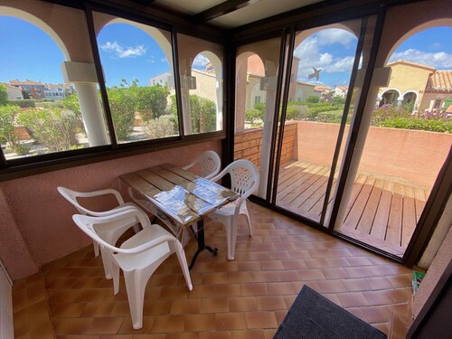 Charmant pavillon T2 avec terrasse et parking privé, près commerces et plage privée au Barcarès