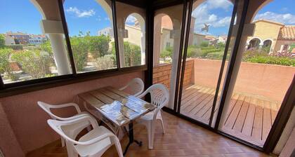 Charmant pavillon T2 avec terrasse et parking privé, près commerces et plage privée au Barcarès