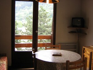 Dining - Studio for 3 with pool and pets allowed in Bourg-Saint-Maurice (Bourg-Saint-Maurice)