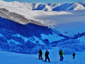 Snow and ski sports - Studio for 4, South-Facing Balcony, Ski-In/Ski-Out, Peyragudes. (Gouaux-de-Larboust-Les Agudes)