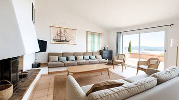 Télévision, cheminée