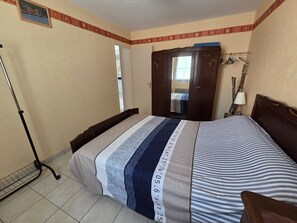 2 bedrooms