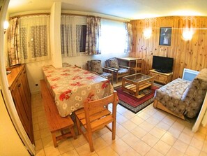 3 bedrooms - Spacious 4-Room Apartment, Mountainside, Sleeps 8, Near Vars Les Claux Center & Slopes (Vars)