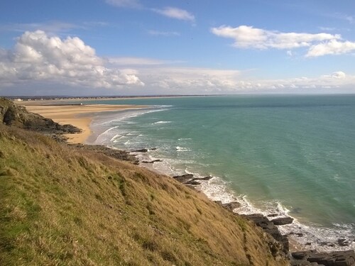 Family Cottage in Scenic Cotentin: Beach Nearby, Wi-Fi, Pets Welcome