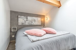 Double bed - Homerez - House in Poussan (Poussan)