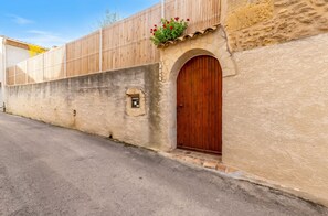 Entrance - Homerez - House in Poussan (Poussan)