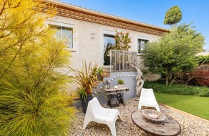Terrace - Homerez - House in Poussan (Poussan)