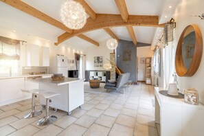 Living room - Homerez - House in Poussan (Poussan)