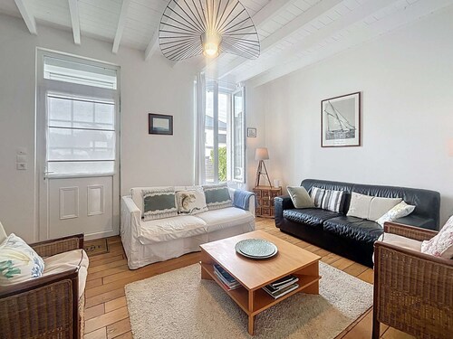 Villa au Calme avec Jardin, Proche Plage et Commerces, Wifi et Équipements Complets