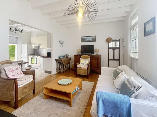 Villa au Calme avec Jardin, Proche Plage et Commerces, Wifi et Équipements Complets