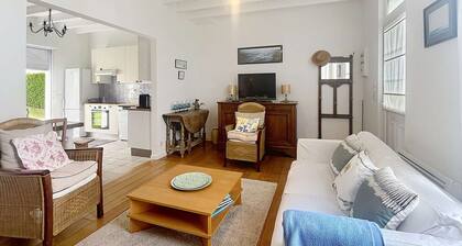 Villa au Calme avec Jardin, Proche Plage et Commerces, Wifi et Ăquipements Complets