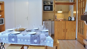 A compact kitchen with wooden cabinets, a microwave, and a sink. - 3-room apartment for 6 with pool, pets allowed in Risoul 1850 (Risoul)